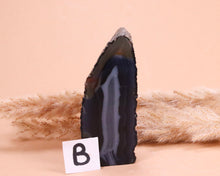 Lade das Bild in den Galerie-Viewer, Achat Anschliff auf Standfläche