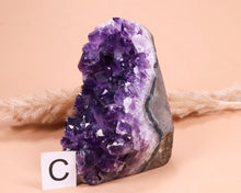 Lade das Bild in den Galerie-Viewer, Amethyst Druse auf Standfläche