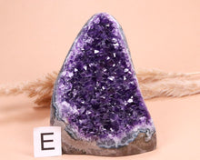 Lade das Bild in den Galerie-Viewer, Amethyst Druse auf Standfläche