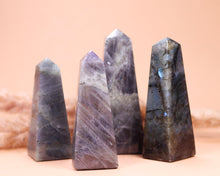 Lade das Bild in den Galerie-Viewer, Labradorit Obelisk
