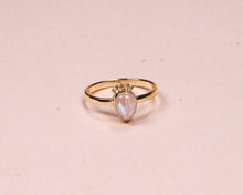 Lade das Bild in den Galerie-Viewer, Ring Tara Mondstein Gold