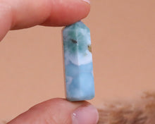 Lade das Bild in den Galerie-Viewer, Larimar Obelisk