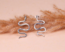 Lade das Bild in den Galerie-Viewer, Ohrringe Serpent Silber