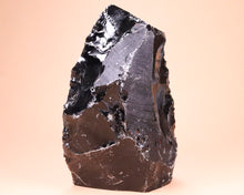 Lade das Bild in den Galerie-Viewer, Obsidian schwarz auf Standfläche