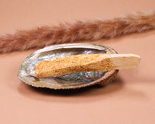Lade das Bild in den Galerie-Viewer, Palo Santo Holz mit Calendula