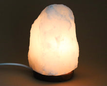 Lade das Bild in den Galerie-Viewer, Salzkristall Lampe weiß