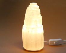 Lade das Bild in den Galerie-Viewer, Lampe Selenit Wasserfall
