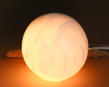 Lade das Bild in den Galerie-Viewer, Lampe Selenit Kugel