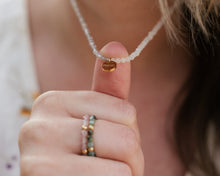 Lade das Bild in den Galerie-Viewer, Ring Erdbeerquarz facettiert