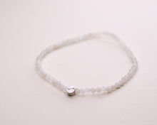 Lade das Bild in den Galerie-Viewer, Armband Mondstein weiß