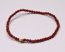 Lade das Bild in den Galerie-Viewer, Armband Jaspis rot
