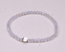 Lade das Bild in den Galerie-Viewer, Kinderarmband Chalcedon blau
