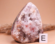 Lade das Bild in den Galerie-Viewer, Amethyst rosa Druse auf Standfläche
