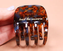 Lade das Bild in den Galerie-Viewer, Haarspange TRUST THE UNIVERSE
