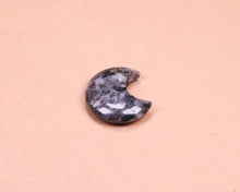 Lade das Bild in den Galerie-Viewer, Larvikit Mond
