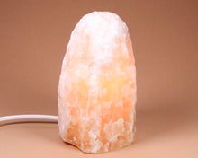 Lade das Bild in den Galerie-Viewer, Lampe Orangencalcit Rohstein
