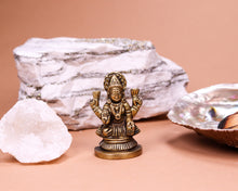 Lade das Bild in den Galerie-Viewer, Figur Lakshmi Messing
