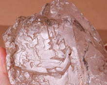 Lade das Bild in den Galerie-Viewer, Skelettquarz hell Unikat
