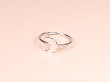 Lade das Bild in den Galerie-Viewer, Ring Selene Silber
