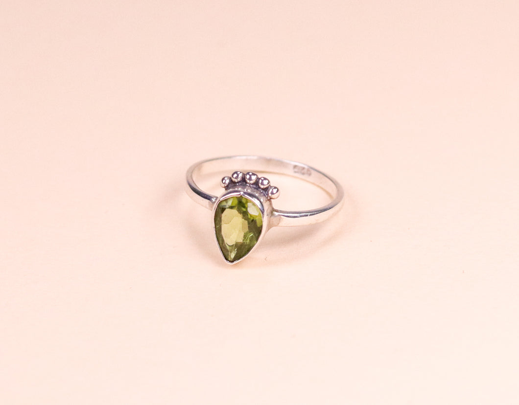 Ring Tara Peridot Silber