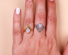 Lade das Bild in den Galerie-Viewer, Ring Isis Silber
