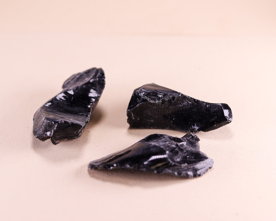 Obsidian schwarz Rohstein